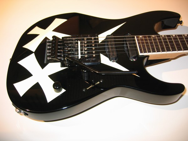 ESP-Queensryche-Guitar.jpg (600x450 -- 50591 bytes)