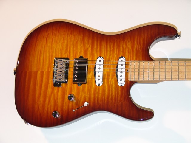 Suhr-Standard-Chambered-Amber-Quilt-2004-1.jpg (640x480 -- 0 bytes)