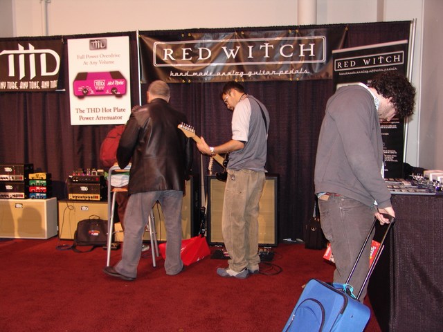 NAMM-%20092.jpg (640x480 -- 0 bytes)